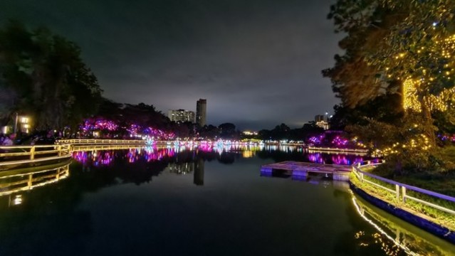 茂名市新湖公园春节夜景