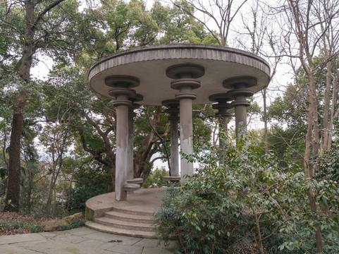 民國(guó)建造的水泥亭子
