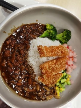 鹵肉飯