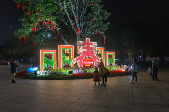 春節(jié)綠雕