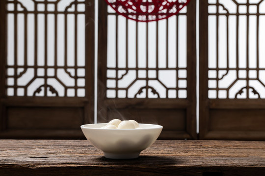一碗熱氣騰騰的湯圓