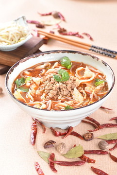 炒料麻辣面