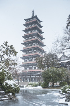 佛塔雪景