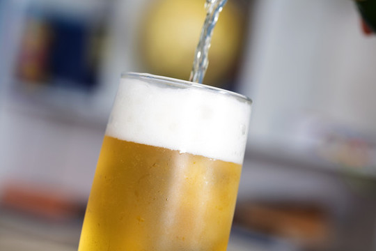 冰鎮(zhèn)啤酒