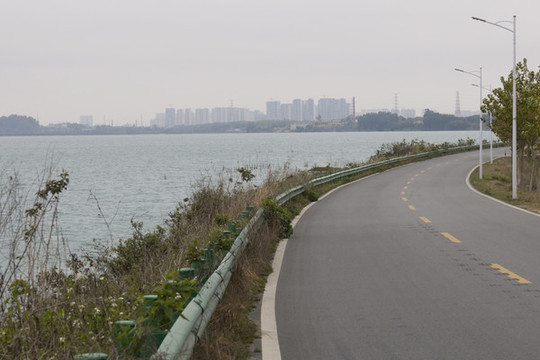露天礦沿湖公路