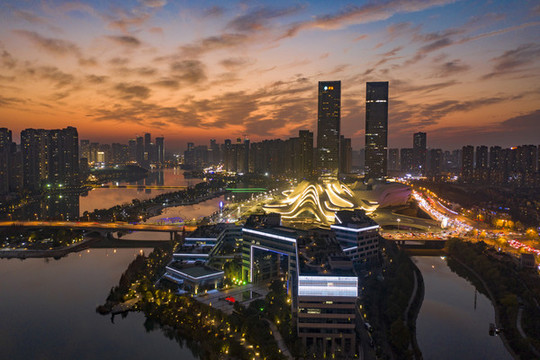 航拍湖南長(zhǎng)沙梅溪湖夜景