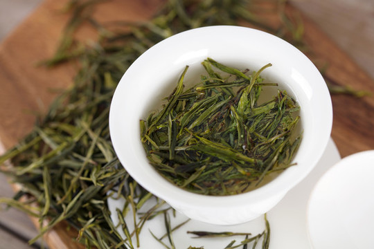 蓋碗里的綠茶特寫