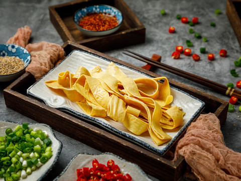 油豆皮麻辣燙火鍋食材