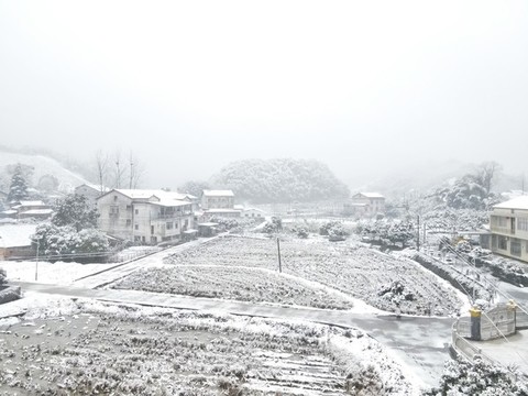鄉(xiāng)村雪景