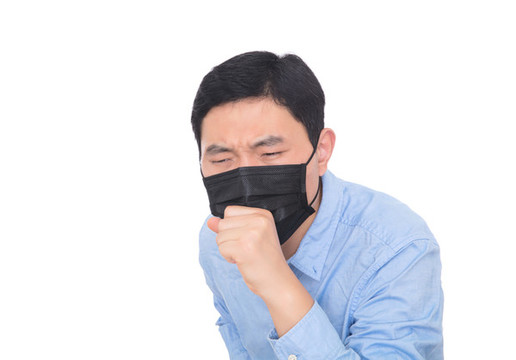 男士在白背景前使勁干咳