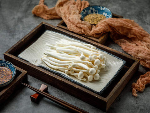 蟹腿蘑菇火鍋食材