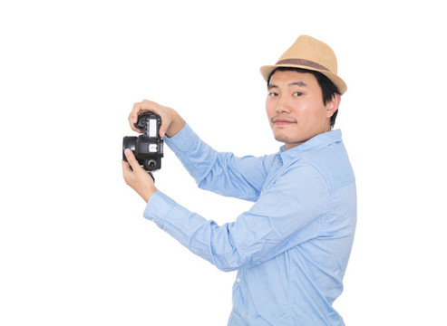 男攝影師手拿單反相機