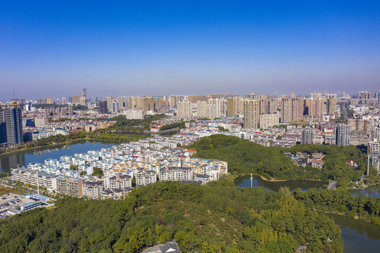 航拍湖南岳陽(yáng)市城市景觀