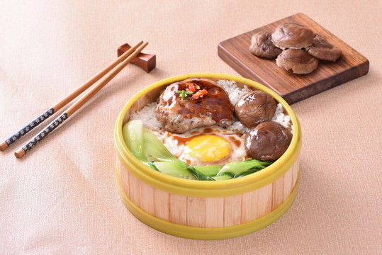 香菇肉餅蛋蒸飯