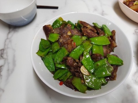 荷蘭豆炒香腸
