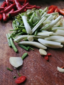 菜板上的蔬菜