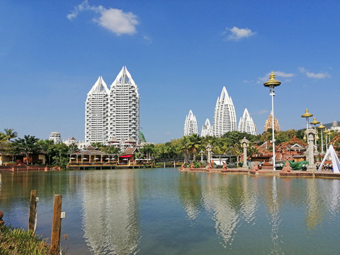 告莊西雙景城市湖面倒影