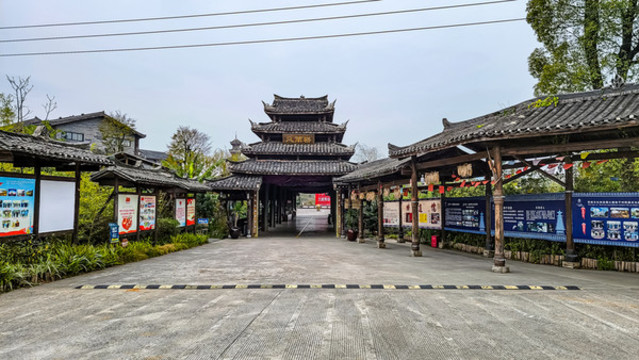 廣西桂林市侗情水莊風雨橋