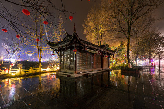春節(jié)夜色中的街子古鎮(zhèn)