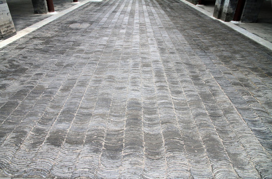 瓦片鋪路