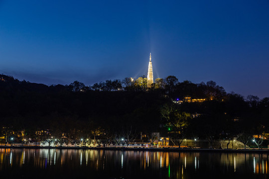 杭州寶石山夜色