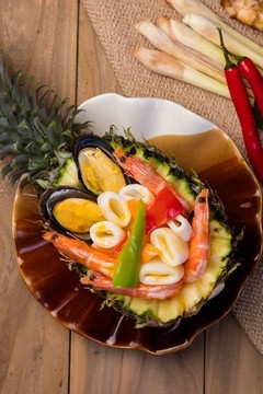 菠蘿焗海鮮