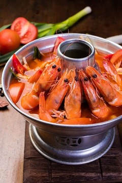 冬蔭功湯和冬蔭海鮮湯