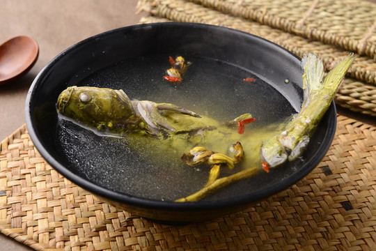 石斛燉黃甲魚