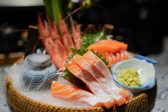 日本料理刺身拼盤三文魚