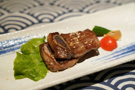牛小排西餐牛肉