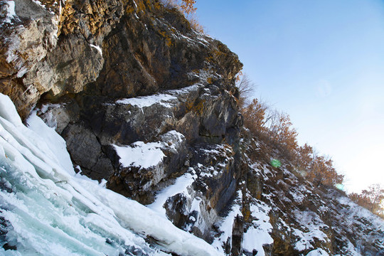 東北冬冰雪藍(lán)天山川雪景