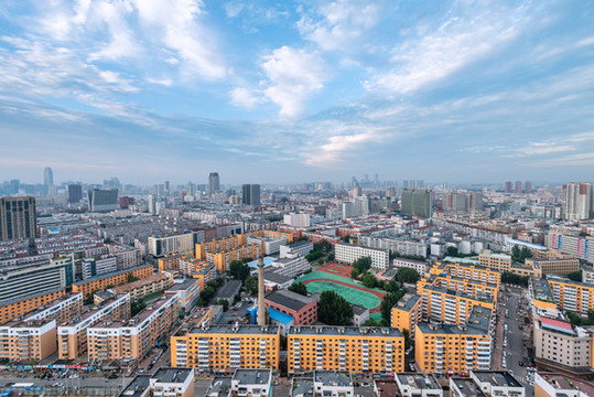 夕陽下中國遼寧沈陽城市建筑
