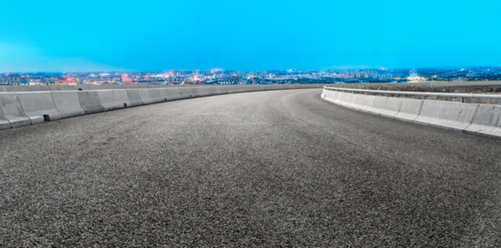 公路彎道和城市風(fēng)光夜景
