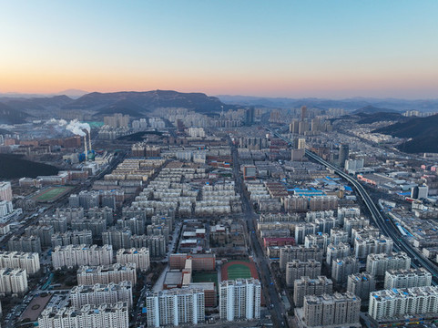 航拍朝霞中的濟南城市風光