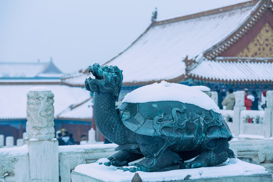 太和殿雪景龍龜銅雕