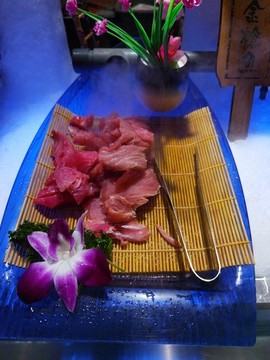 生吃牛肉拼盤
