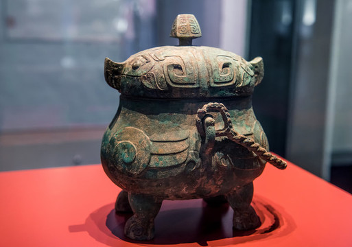 銅鸮卣