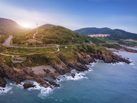 航拍戶外環(huán)島公路和海洋海景