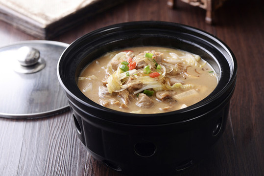 白菜豆腐燉肥腸