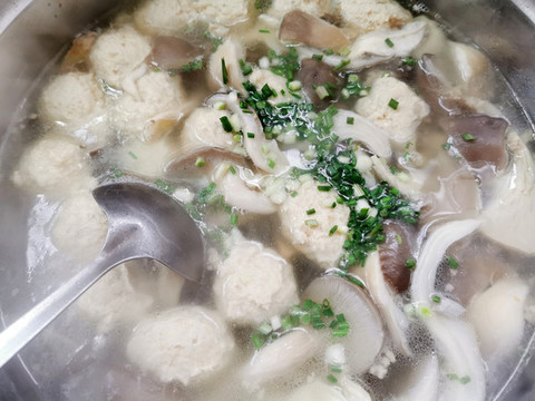 平菇雞肉丸子湯