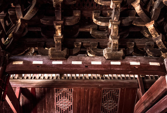 保國(guó)寺大殿七朱八白彩畫(huà)