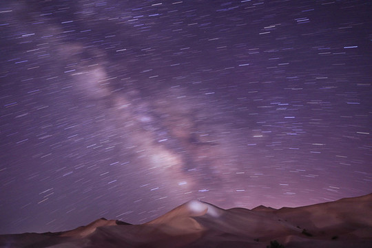 沙漠無(wú)人區(qū)夜空星軌