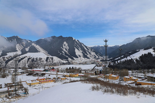 天山雪景