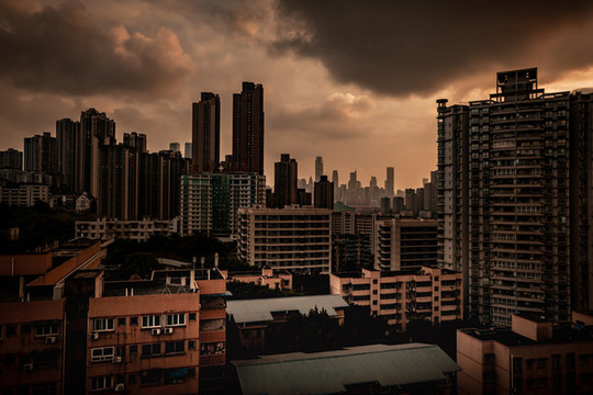 霞光中的重慶