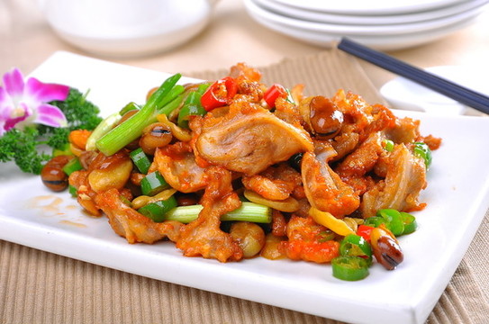 蠶豆炒脆骨