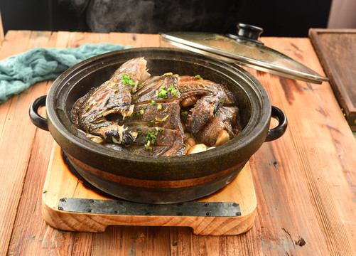 生焗鰈魚(yú)頭