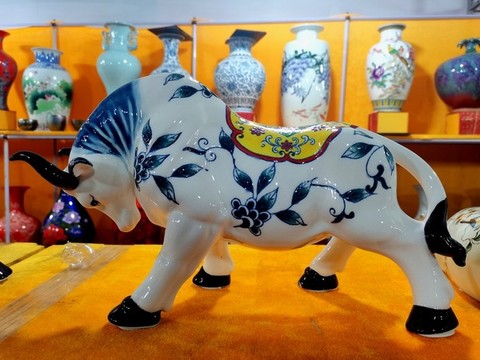 景德鎮(zhèn)陶瓷牛