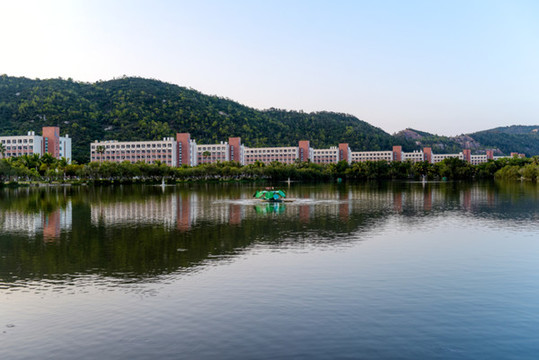 珠?？萍紝W(xué)院校園風(fēng)光