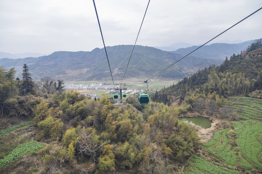 江西婺源篁嶺的上山纜車