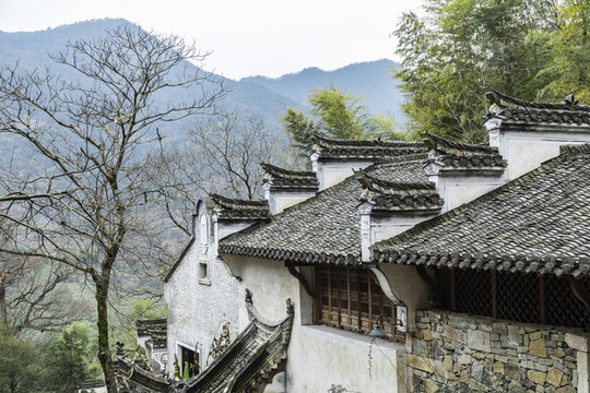江西婺源篁嶺的老式房屋飛檐